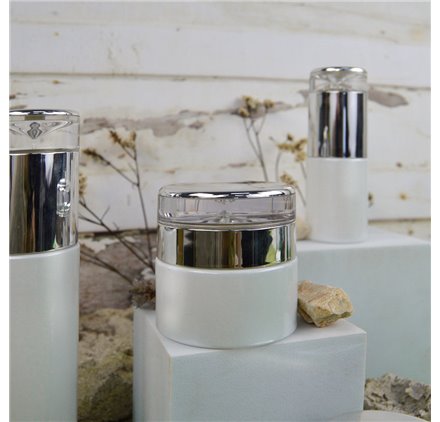 Frasco Cosmética branco tampa prata 50ml